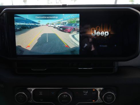 Used 2024 Jeep Gladiator Sport AWD/4WD image 23