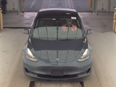 Used 2022 Tesla Model 3 Long Range image 2
