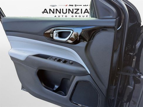 New 2025 Jeep Compass Limited image 28