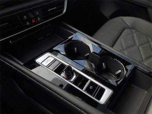 Certified 2024 Volkswagen Atlas SE image 23