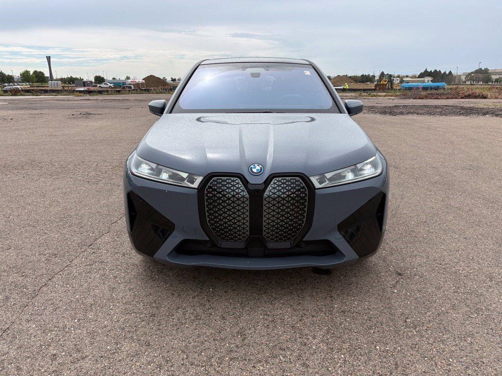 Used 2024 BMW iX xDrive50 w/ Premium Package AWD/4WD image 2