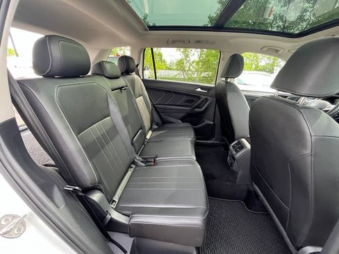 Certified 2023 Volkswagen Tiguan SE w/ Panoramic Sunroof Package AWD/4WD image 28