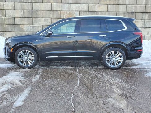 Used 2023 Cadillac XT6 Premium Luxury image 2