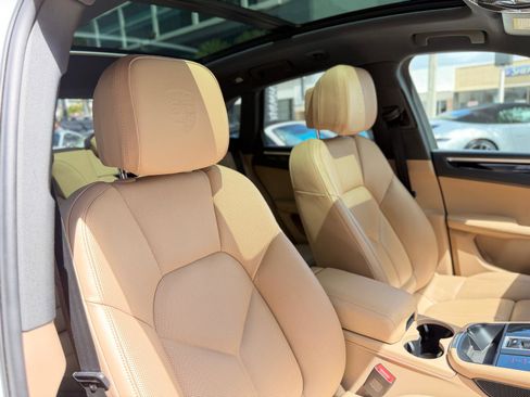 Used 2022 Porsche Macan AWD/4WD image 44