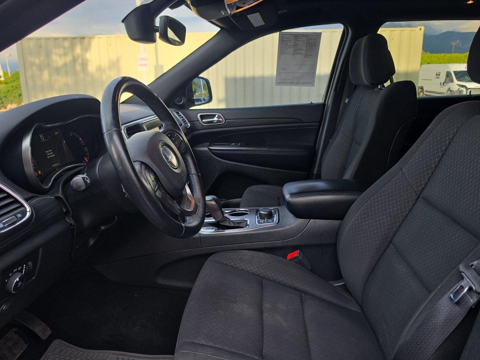 Used 2019 Jeep Grand Cherokee Laredo AWD/4WD image 10