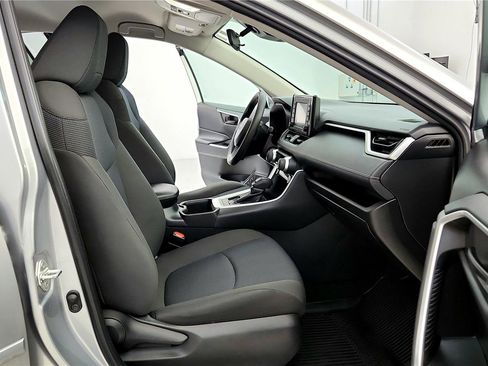 Certified 2022 Toyota RAV4 LE image 17