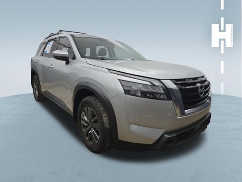 Used 2025 Nissan Pathfinder SV w/ Cargo Package FWD image 1