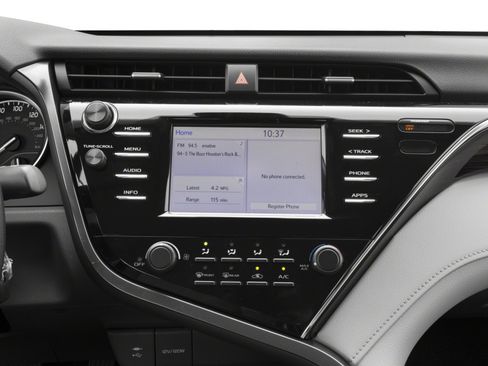 Used 2018 Toyota Camry LE image 10