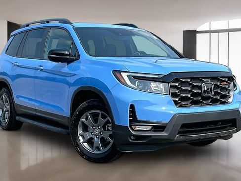 Used 2025 Honda Passport TrailSport image 3