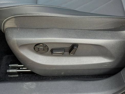 Used 2026 Volkswagen Tiguan SE FWD image 21