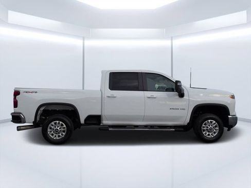 Used 2025 Chevrolet Silverado 2500 LT w/ Convenience Package AWD/4WD image 2