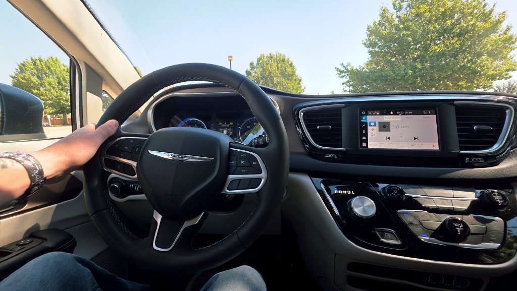 Used 2024 Chrysler Voyager LX FWD image 38