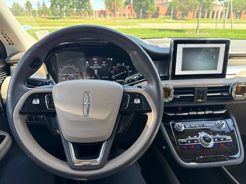 Used 2022 Lincoln Corsair AWD w/ Premium Package image 8