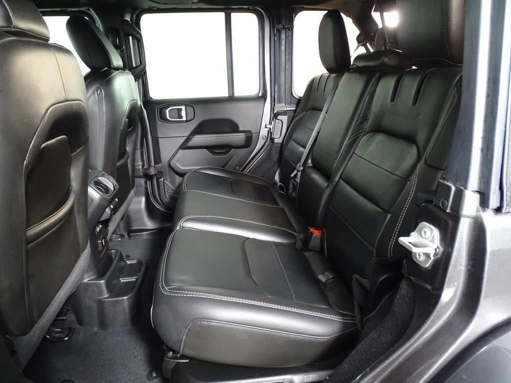 Used 2023 Jeep Wrangler Unlimited Sahara AWD/4WD image 13