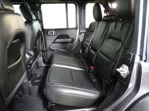 Used 2023 Jeep Wrangler Unlimited Sahara AWD/4WD image 13