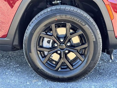 New 2025 Jeep Grand Cherokee L Laredo image 25