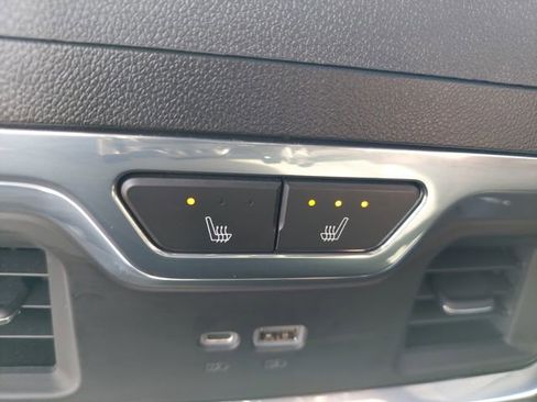 Used 2023 Chevrolet Silverado 1500 High Country w/ Technology Package image 32