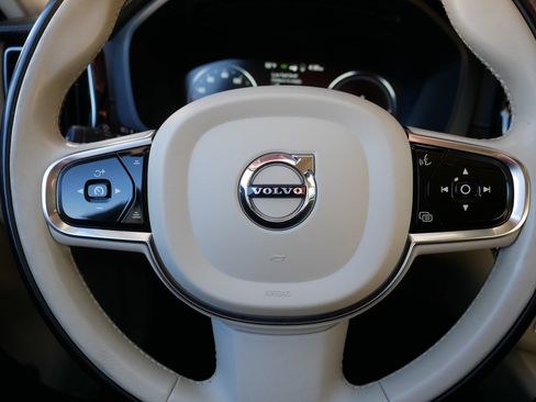 Used 2019 Volvo XC60 T8 Inscription w/ Advanced Package image 25