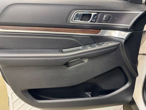 Used 2018 Ford Explorer Limited AWD/4WD image 8