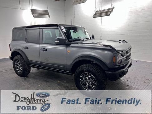 New 2025 Ford Bronco Badlands image 3