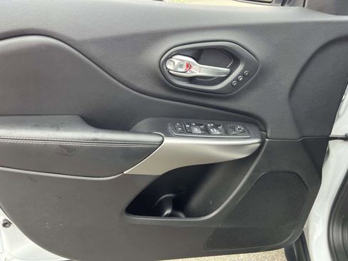 Used 2019 Jeep Cherokee Limited image 15