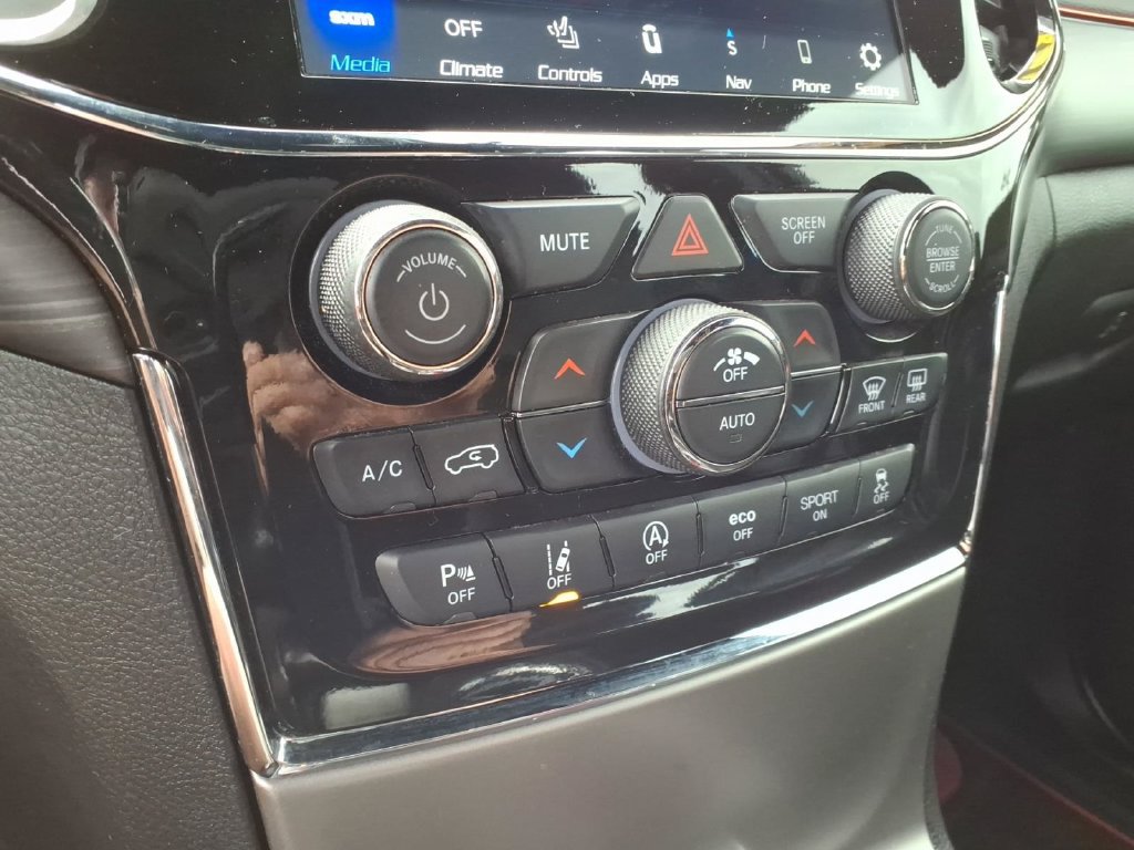 Used 2021 Jeep Grand Cherokee Laredo X AWD/4WD image 17