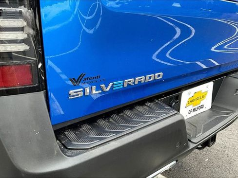 Used 2025 Chevrolet Silverado EV LT image 25