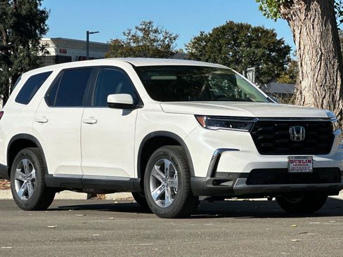 New 2025 Honda Pilot EX-L image 2