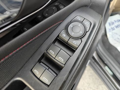 Used 2023 Chevrolet Traverse RS image 13