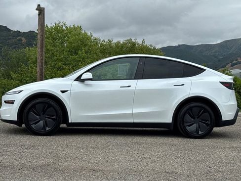 Used 2026 Tesla Model Y 2WD image 7