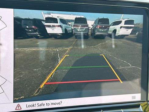 Used 2025 Volkswagen Atlas SE image 29