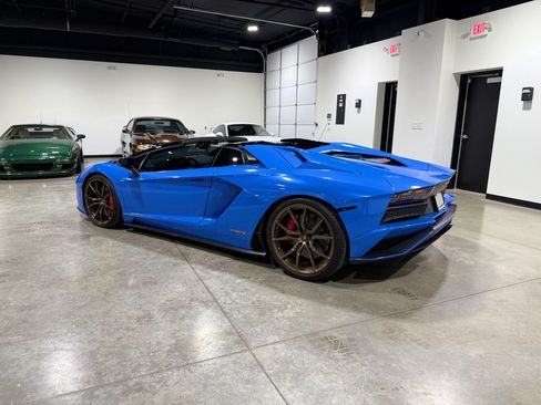 Used 2018 Lamborghini Aventador S AWD/4WD image 4