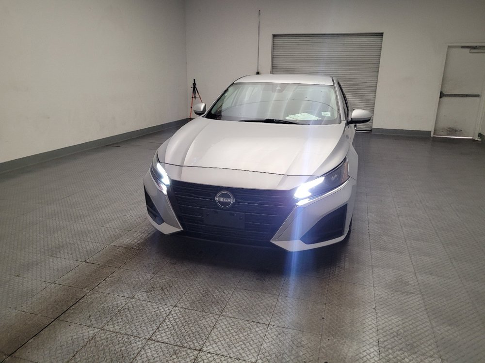 Used 2023 Nissan Altima 2.5 SV FWD image 15