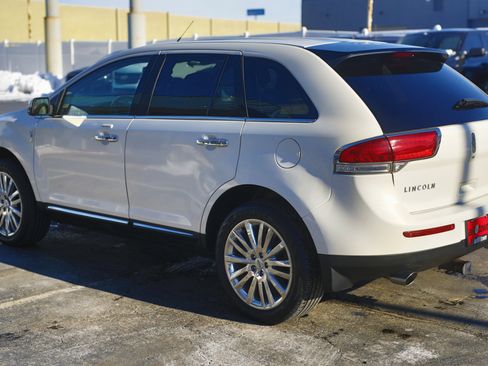 Used 2012 Lincoln MKX FWD image 13