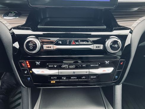 Used 2021 Ford Explorer Limited w/ Equipment Group 301A image 32