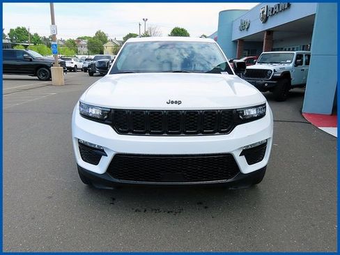 Certified 2023 Jeep Grand Cherokee Limited w/ Black Appearance Package AWD/4WD image 3