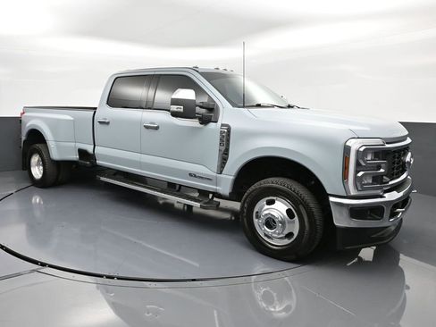 Used 2024 Ford F350 Lariat w/ Chrome Package image 2