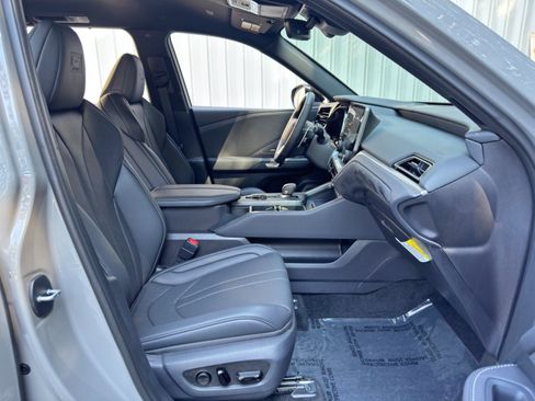 Used 2025 Lexus TX 500h AWD w/ Technology Package image 15