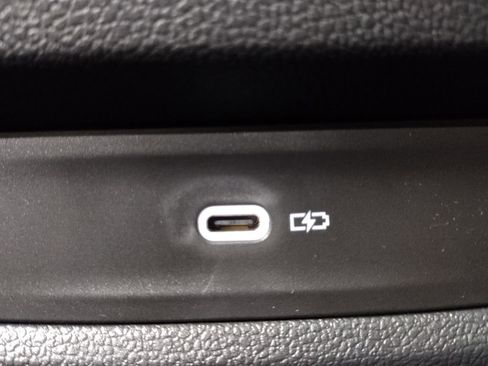 Certified 2025 Volkswagen Taos SE image 34