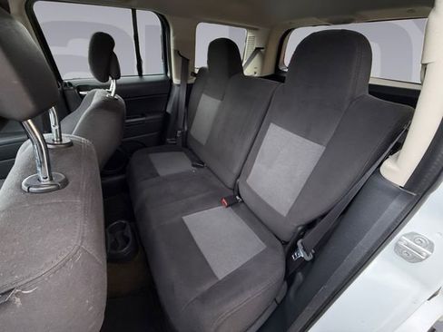 Used 2016 Jeep Patriot Latitude image 16