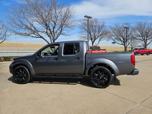 Used 2020 Nissan Frontier SV w/ Midnight Edition Floor Mats image 8