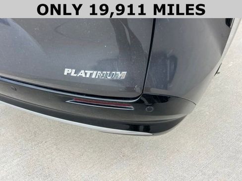 Used 2025 Toyota Sienna Platinum AWD/4WD image 4