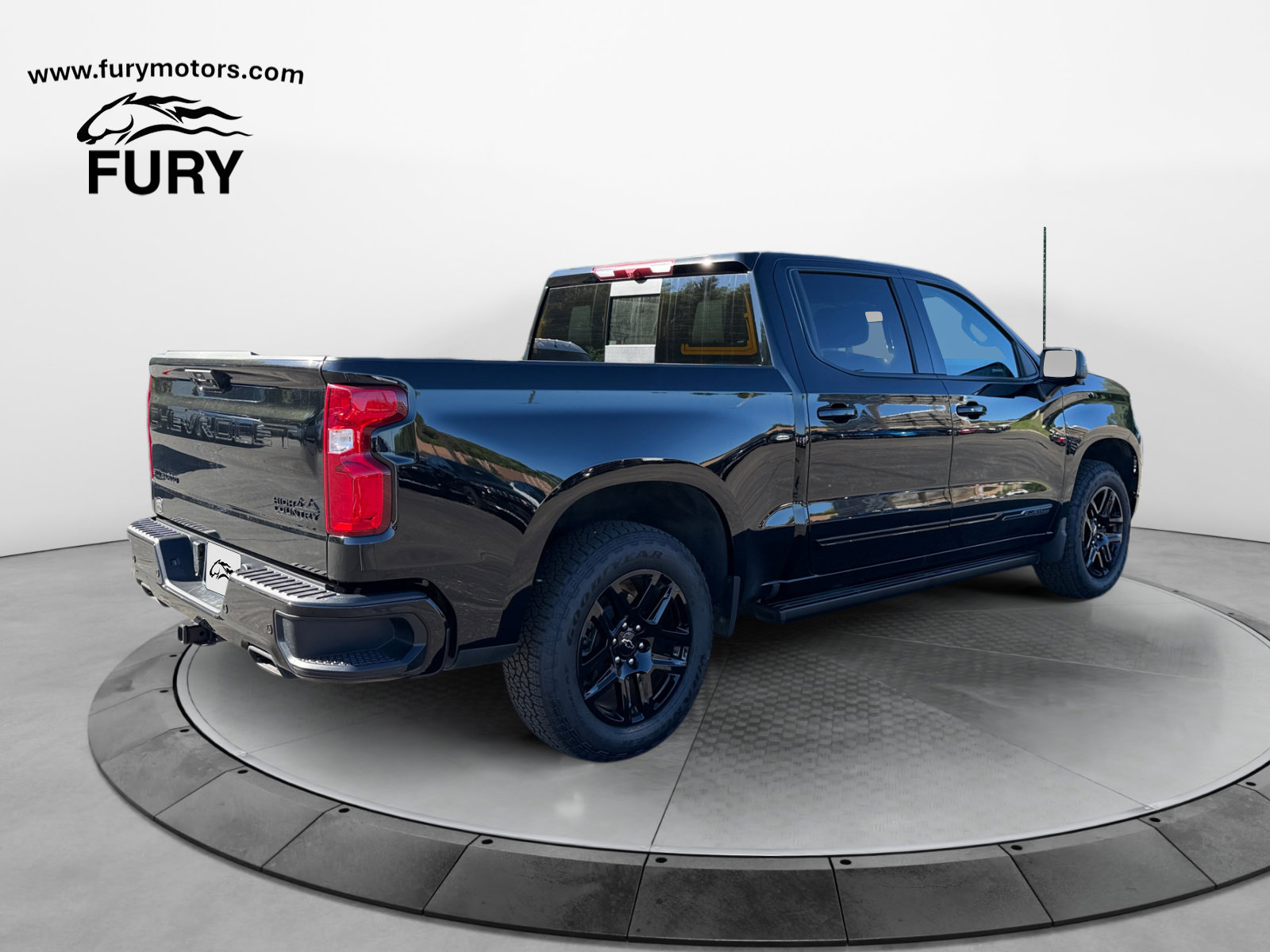 Used 2025 Chevrolet Silverado 1500 High Country w/ Midnight Edition AWD/4WD image 4