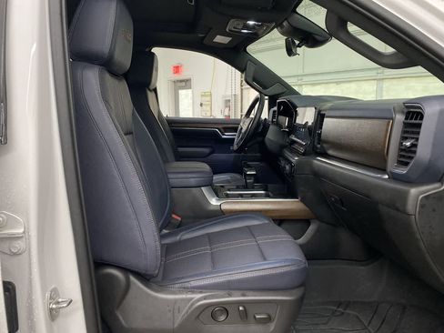 Used 2023 Chevrolet Silverado 1500 High Country w/ Technology Package AWD/4WD image 18