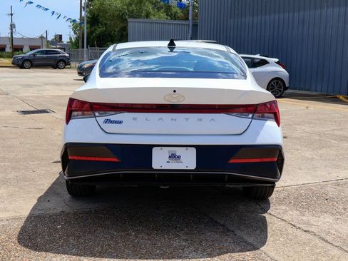 Used 2025 Hyundai Elantra SEL FWD image 20