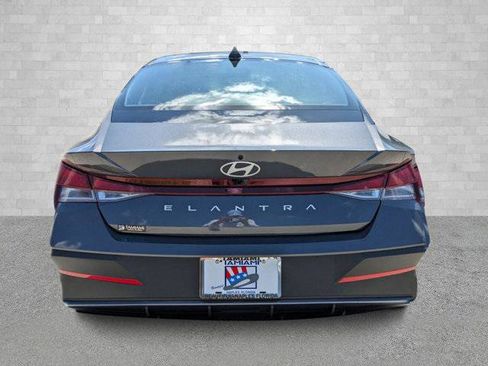 New 2024 Hyundai Elantra SEL image 3