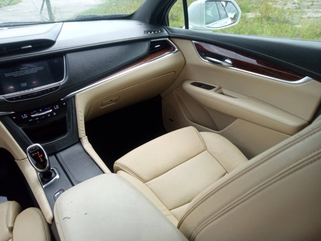 Used 2017 Cadillac XT5 Luxury FWD image 16