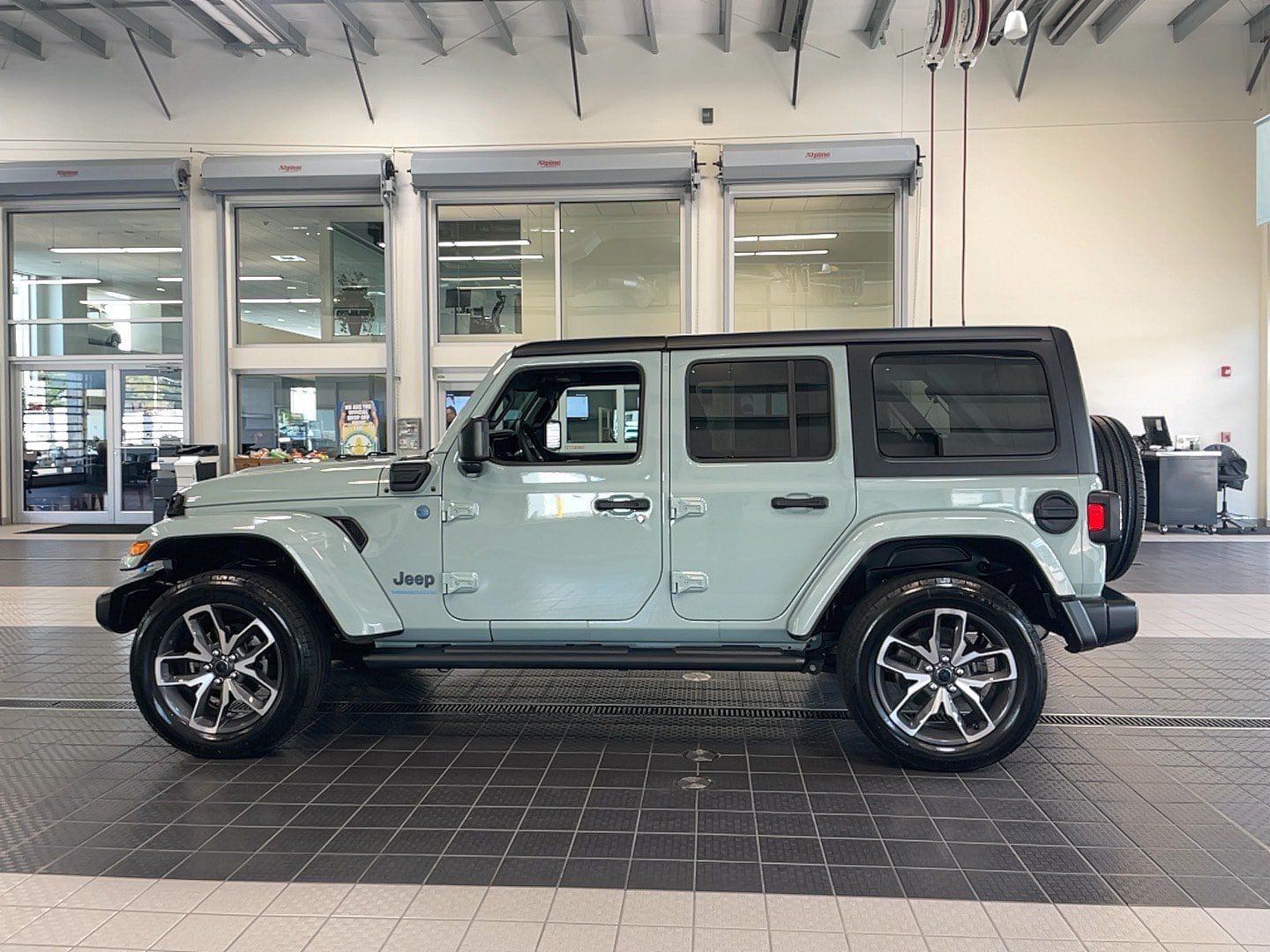 Used 2024 Jeep Wrangler Unlimited w/ Convenience Group AWD/4WD image 4