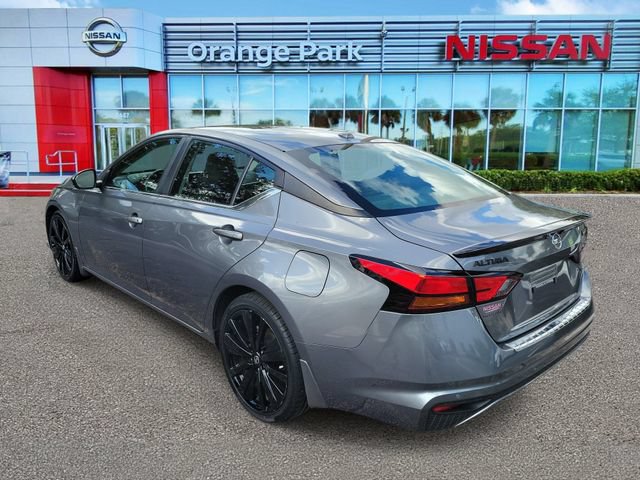 Used 2022 Nissan Altima 2.5 SR w/ Midnight Edition Package FWD image 3