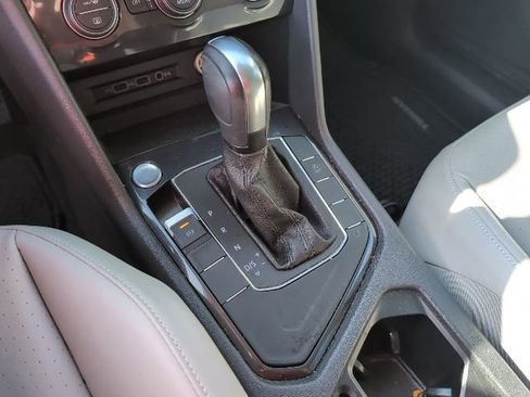 Used 2020 Volkswagen Tiguan SE image 20
